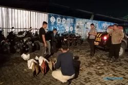 Polisi Gulung Arena Judi Sabung Ayam di Cawas Klaten saat Malam Hari