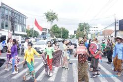 Sarung on The Street Meriahkan Hari Sarung Nasional di Semarang