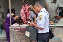 Pastikan Aman, DKPP Klaten Cek Penjualan Daging di 8 Pasar Tradisional