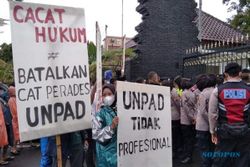 Tuntut Tes Ulang, Peserta Seleksi Perangkat Desa di Kudus Demo