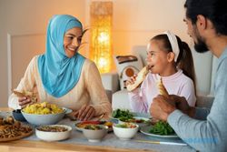 Doa Makan Sahur Puasa Ramadan, Lengkap dengan Latin dan Artinya