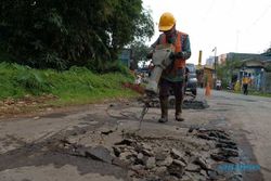 Jalan Rusak di Indonesia Makin Panjang