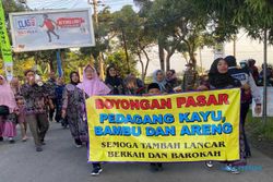 Tanah Leluhur & Kembang Dibawa saat Boyongan Pedagang ke Pasar Sukowati Sragen
