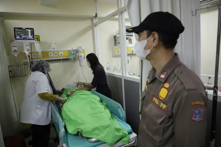 Pemotor Mabuk Tabrak 3 Petugas Satpol PP Surabaya saat Operasi Cegah Balap Liar