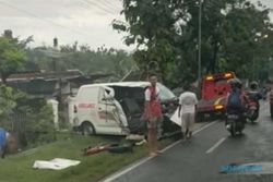 Ambulans Tabrak Truk Tangki Pertamina di Bulusulur Wonogiri, 2 Orang Terluka