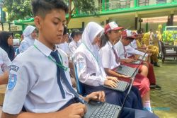 Asyik, 9.400 Laptop Gratis Mulai Dibagikan ke Siswa SD & SMP di Madiun