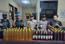 Siap Dipasarkan, Ratusan Botol Miras Disita Polisi di Depan Toko Muntilan