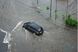 Mobil Listrik Terobos Banjir Aman atau Enggak, Ini Penjelasannya