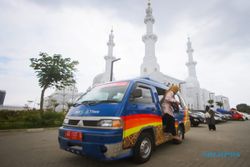 Gibran Pertahankan Shuttle Wisata Masjid Raya Sheikh Zayed Meski Minim Peminat