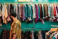 Toko Baju Bekas Impor Pasar Senen Jakarta Digerebek, Pedagang Kehabisan Stok