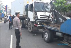 Parkir Sembarangan, 2 Pikap Remuk Diseruduk Truk Tronton di Ungaran Semarang