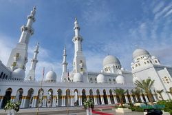Daftar Tarif Parkir Resmi Masjid Raya Sheikh Zayed Solo dari Dishub, Catat Lur!