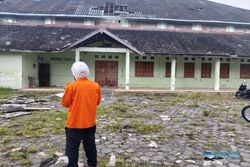 Angin Kencang Rusak Atap Gedung hingga Gerobak di Tulung Klaten