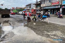 Jalan Rusak dan Berlubang di Simpang Empat Kartasura Sudah Diperbaiki