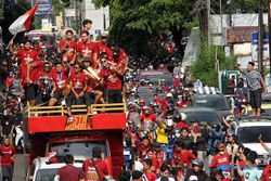 Ribuan Suporter Bersama Pemain PSM Makassar Konvoi Rayakan Gelar Juara Liga 1