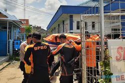 Tim SAR Evakuasi Jenazah Korban Kecelakaan Kapal Cepat Terbalik di Riau