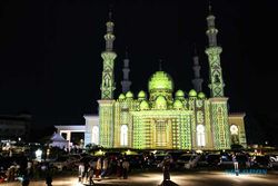 Potret Indahnya Masjid At Thohir Depok Tampilkan Video Mapping Nuansa Ramadan