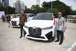 Dukung KTT ASEAN di Labuan Bajo, BMW Indonesia Serahkan 13 Unit Mobil Listrik