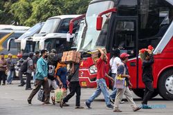 Mudik Awal, Penumpang Bus Padati Terminal Kampung Rambutan Jakarta