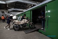 PT KAI Mulai Angkut Kendaraan Peserta Program Mudik Motis di Stasiun Jakarta