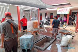 Kunjungi Pasar Sukowati Sragen, Bupati Disambati Kumuhnya Pemotongan Ayam