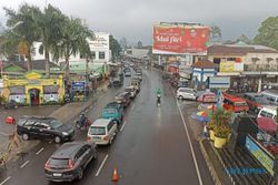 Wisatawan Banjiri Objek Wisata di Tawangmangu, Lalu Lintas Ramai Lancar