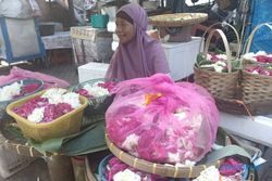 Sempat Naik 3 Kali Lipat, Harga Bunga Tabur di Pasar Kartasura Sukoharjo Turun