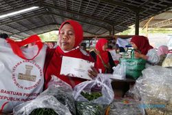 Senangnya Bakul Pasar Selo Boyolali, Dapat Sembako & BLT Rp1,2 Juta dari Jokowi