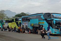 49 Bus Antar Kaum Boro dari Wonogiri Balik ke Kota Tujuan