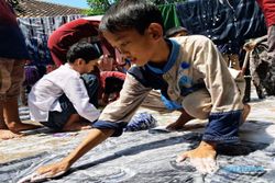 Sambut Lebaran, 156 Siswa SDN Nayu Barat 2 Nusukan Cuci Sarung dan Mukena