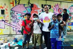 Direktur Solo is Solo Choirul Hidayat Ekspresikan Mural untuk Edukasi Publik