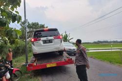 Adu Banteng di Jalan Karangdowo-Juwiring Klaten, 2 Mobil Rusak