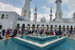 Masjid Raya Sheikh Zayed Jadi Primadona Pemudik yang Berlibur ke Solo