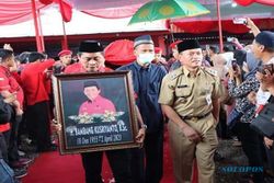 Ratusan Kader PDIP Iringi Pemakaman Ketua DPRD Jateng Bambang Krebo