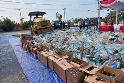 Dimusnahkan, 14.269 Botol Miras Hasil Razia Polres Klaten Digilas Stoom Walls