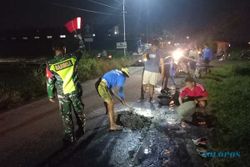 Lubang di Jl Ronggowarsito Klaten Sering Picu Kecelakaan, Sukarelawan Bergerak