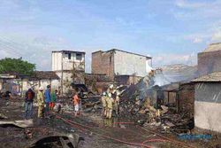 Gudang Rongsok di Tambakrejo Semarang Terbakar, Api Merembet ke 3 Rumah Warga