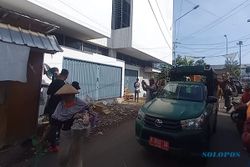 Tegas! Satpol PP Semarang Bongkar Lapak PKL di Jalanan Pasar Kanjengan