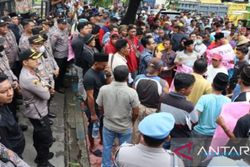Kerap Dimintai Pungli Anggota Polisi, 184 Sopir Truk Tambang di Sumenep Demo
