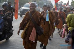 Pagi Ini, 32 Biksu yang Jalan Kaki dari Thailand-Candi Borobudur Tiba di Brebes