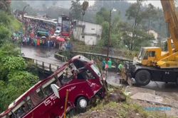 Kabar Teranyar Bus Masuk Sungai di Guci Tegal, Sopir dan Kernet Jadi Tersangka