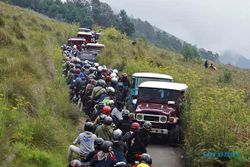Antrean Kendaraan Pengunjung Gunung Bromo Jatim saat Long Weekend Usai Lebaran