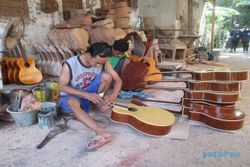 Menyusuri Kampung Gitar Baki Sukoharjo yang Legendaris