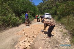 Darurat Jalan Rusak, Pemkab Blora Perbaiki Sementara dengan Timbunan Grosok