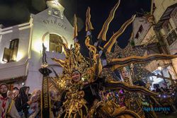 Potret Kemeriahan Semarang Night Carnival, Sajikan Parade Kostum Indah & Mewah