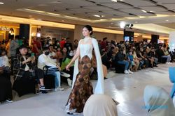 Pengunjung Sambut Meriah Peragaan Busana Puluhan Model di Pakuwon Mall Solobaru