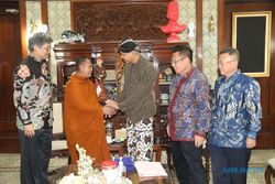 Dari Thailand, Para Biksu Jalan Kaki ke Borobudur untuk Peringatan Waisak 2023