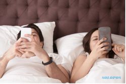 Awas! Ini Dampak Main Media Sosial sebelum Tidur Malam