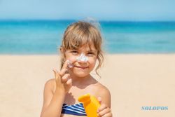 Pentingnya Penggunaan Sunscreen Sejak Usia Anak-anak, Ini Tujuannya