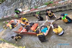 Rayakan HUT ke-47, Mapala Gapadri ITNY Bersih-Bersih Sungai di Sleman
